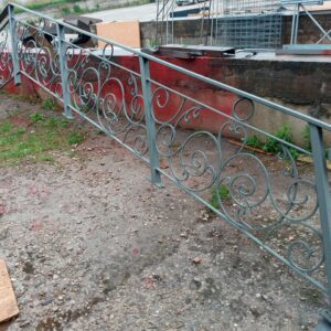 Tyylikäs Teräksinen Portaiden Kaide Koristeellisilla Kiehkuroilla