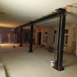 Rakenteelliset terästuet palkit rakennuksen vahvistamiseen